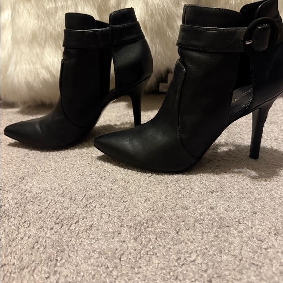 Nine West Black Ankle Cut out Booties - Picture 1 of 8